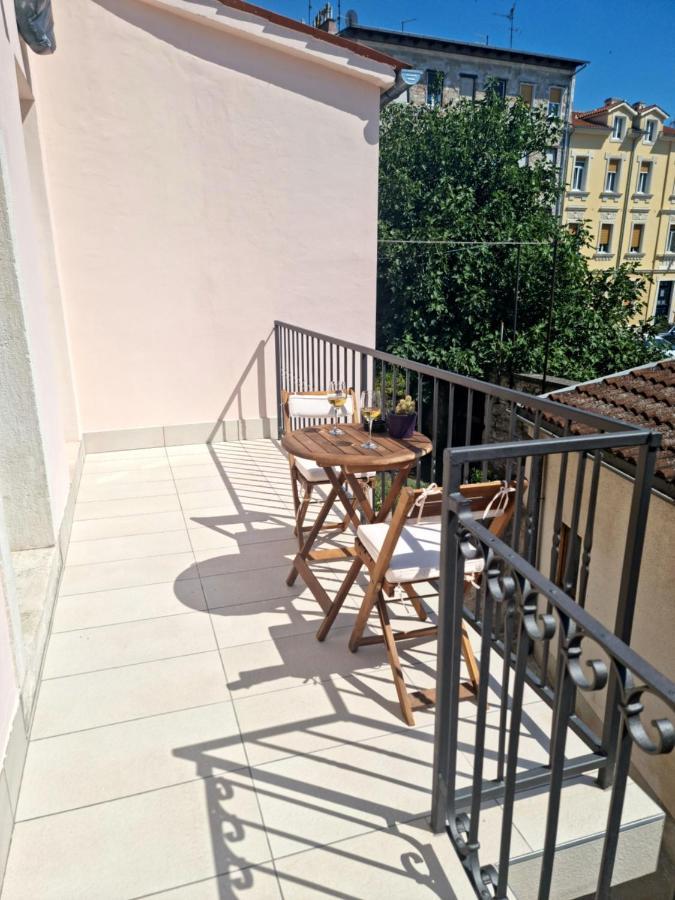 Central Studio Apartment プーラ エクステリア 写真