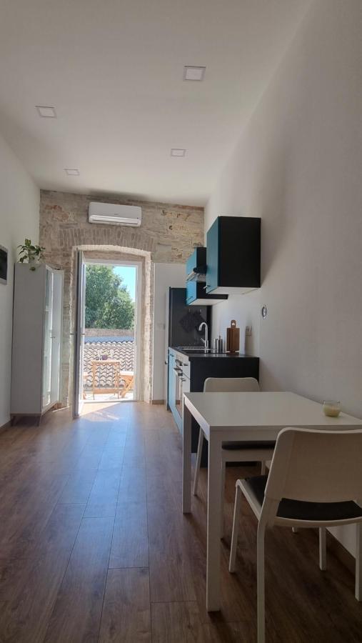 Central Studio Apartment プーラ エクステリア 写真